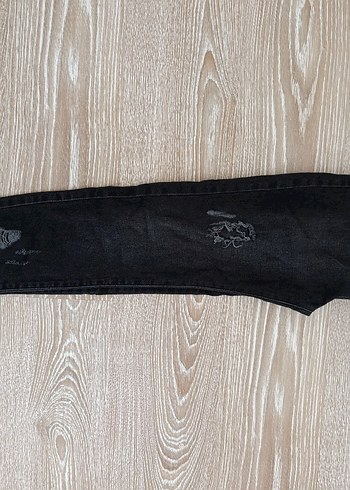 Siyah Regular Fit Yırtık Detaylı Midi Kot Pantolon - Görsel 2