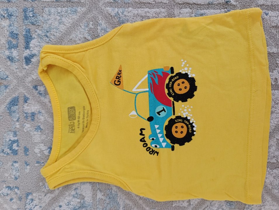 Yeşil Oyuncak Araba Baskılı Gri Tişört - Görsel 2