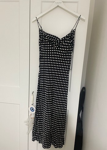 Uzun midi Siyah Puantiyeli Askılı Elbise saten kumaş - Görsel 3