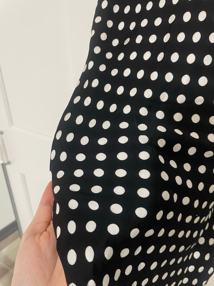 Uzun midi Siyah Puantiyeli Askılı Elbise saten kumaş - Görsel 2