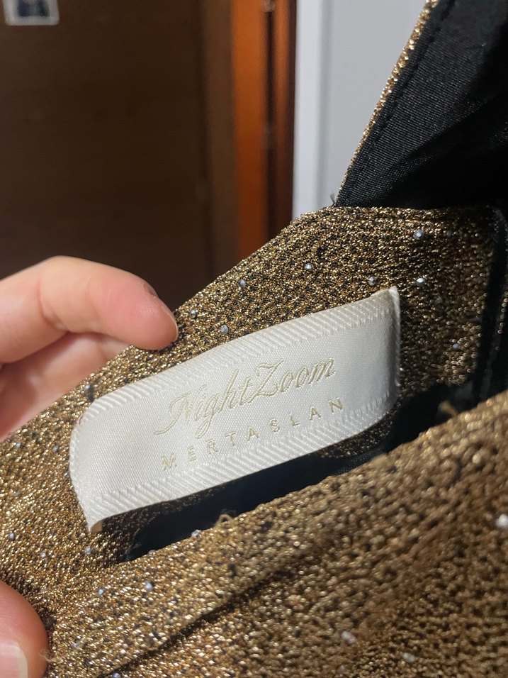 Parlak Altın Renkli Uzun Drapeli Abiye Elbise - Görsel 5