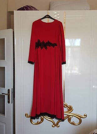 kırmızı uzun elbise