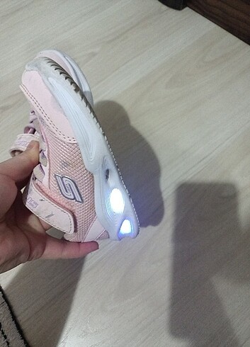 24 Beden Skechers spor