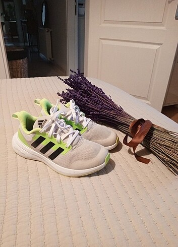 35 Beden Adidas Spor ayakkabı