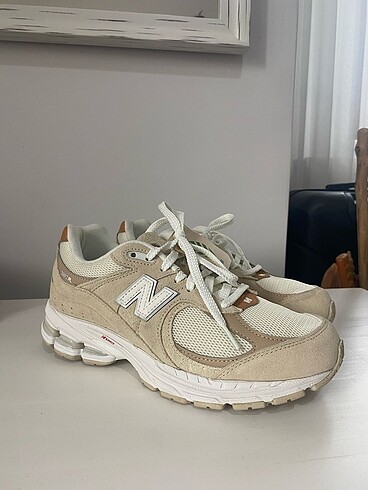New balance 2002R