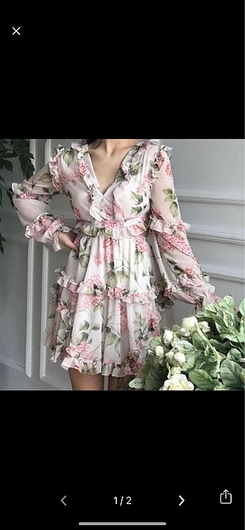 Pembe çiçekli elbise