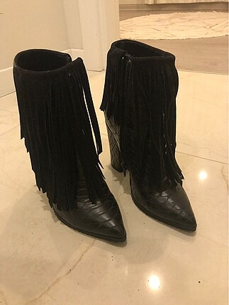 Hotiç 38 numara Stiletto bot?