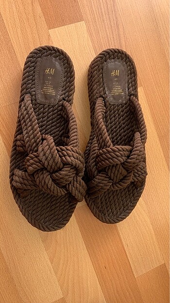H&M H&M hasır terlik