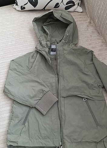 H&M Sıfır yağmurluk