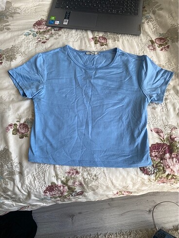 mavi tshirt