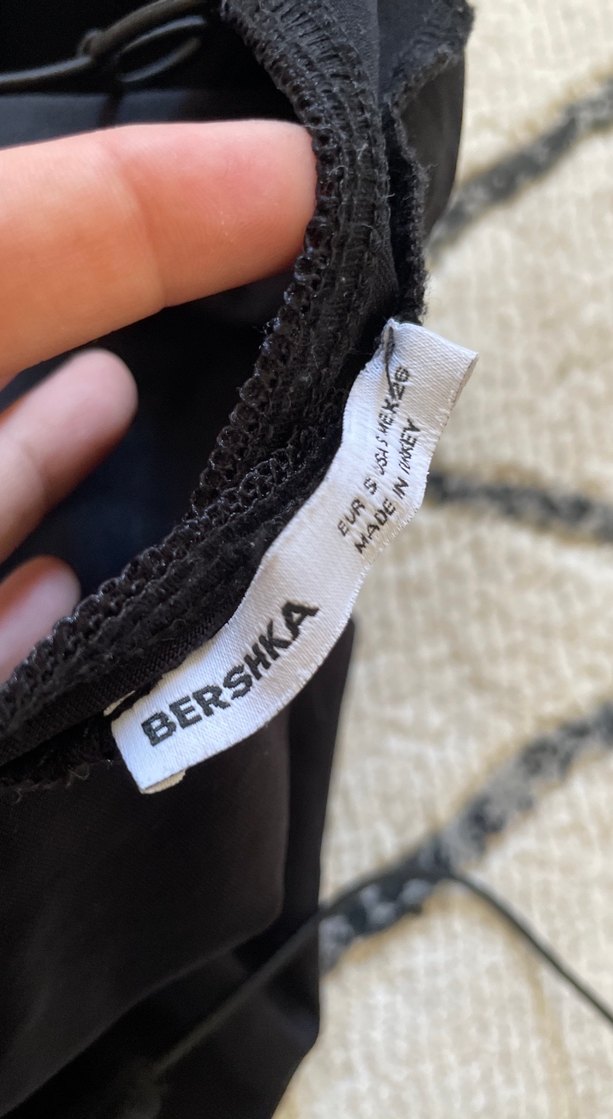 Siyah V Yaka Uzun İnce Askılı Elbise - Görsel 3