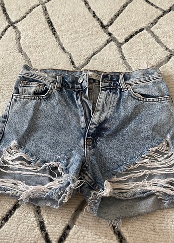 36 Beden Kadın Gri Yırtık Mini Denim Şort