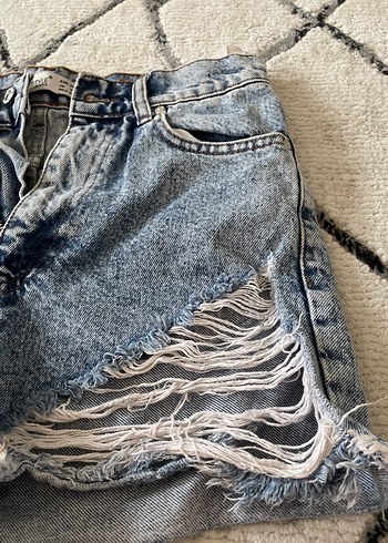 Diğer Kadın Gri Yırtık Mini Denim Şort