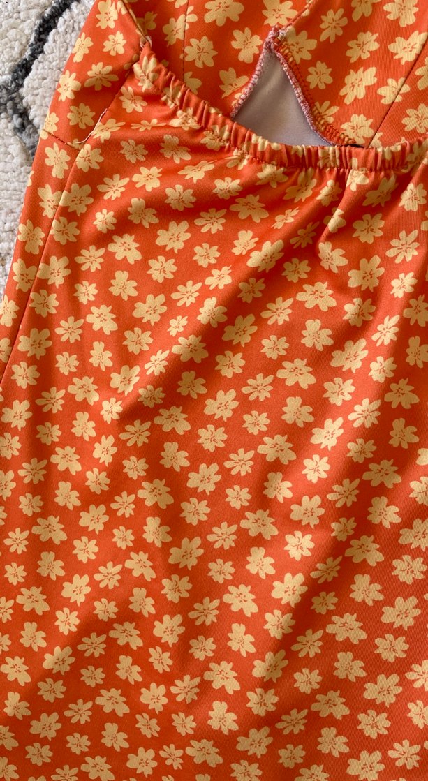 Kırmızı Çiçek Desenli Mutfak Önlüğü - Görsel 4