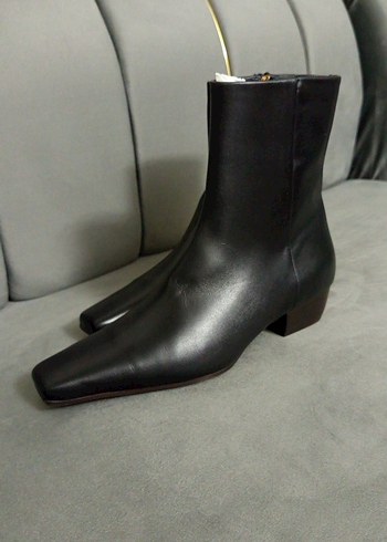 Massimo Dutti Sik Siyah Kare Burunlu Bilek Bot