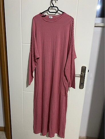Tesettür çizgili pembe elbise