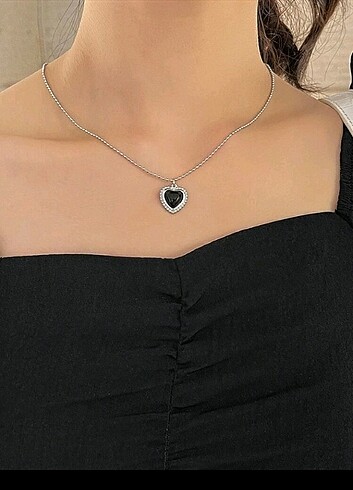 Siyah kalp vintage kolye 