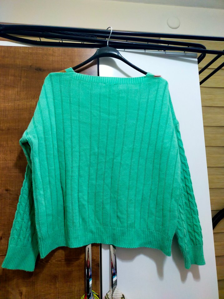 Renkli V Yaka Örgü Kadın Kazak - Görsel 3