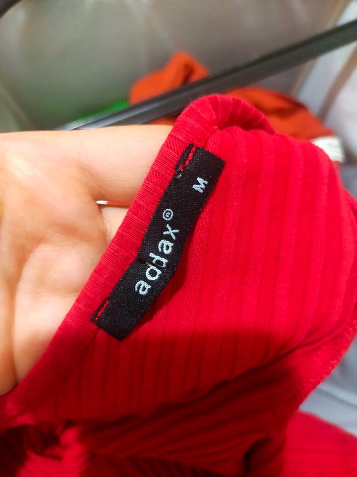 Kırmızı V Yakalı Kısa Kollu Mini Kadın Tişört - Görsel 2