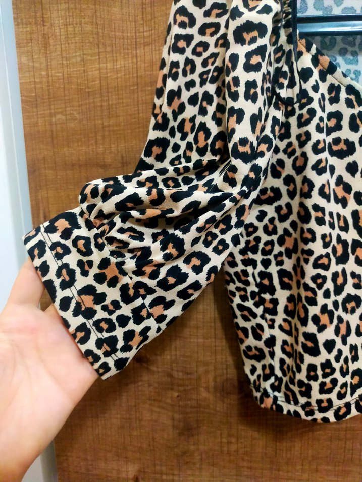 Deri Tokalı Leopar Desenli Mini Bluz - Görsel 3