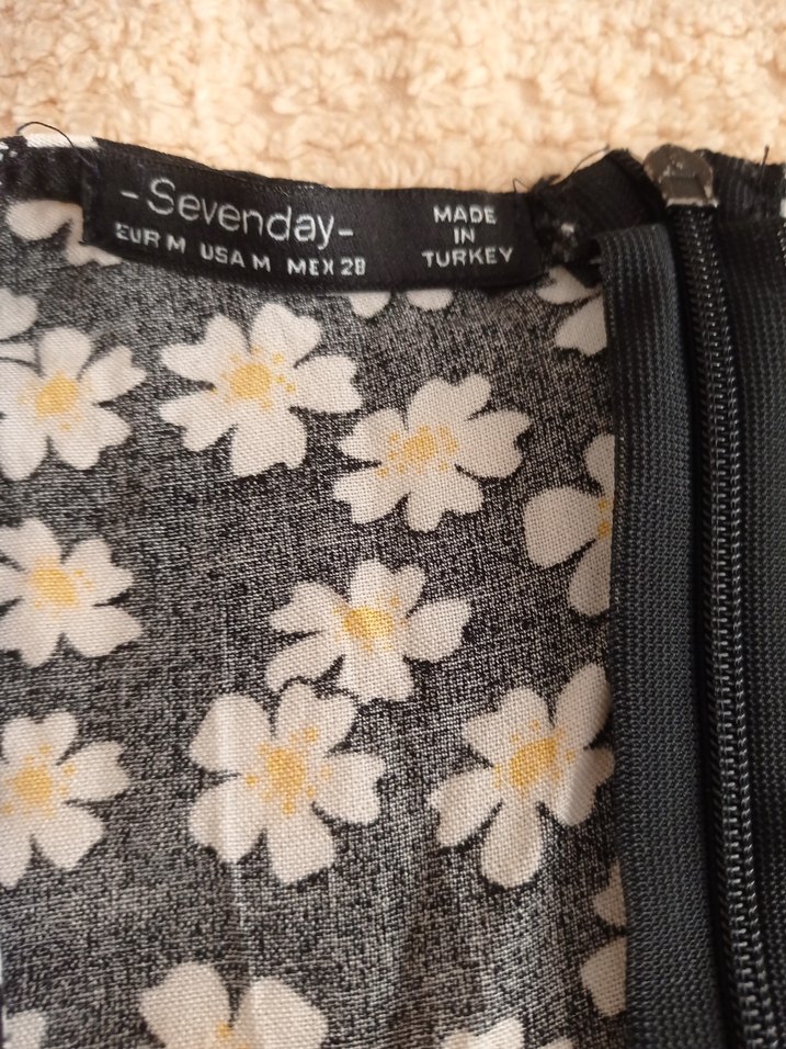 Çiçek Desenli Siyah Mini Tulum - Görsel 5