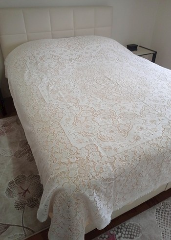 Beyaz İşlemeli Yatak Örtüsü - Görsel 4