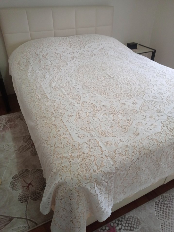 Beyaz İşlemeli Yatak Örtüsü - Görsel 4