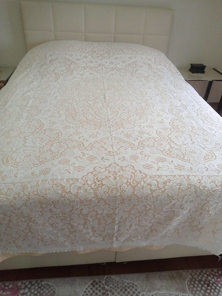 Beyaz İşlemeli Yatak Örtüsü - Görsel 2