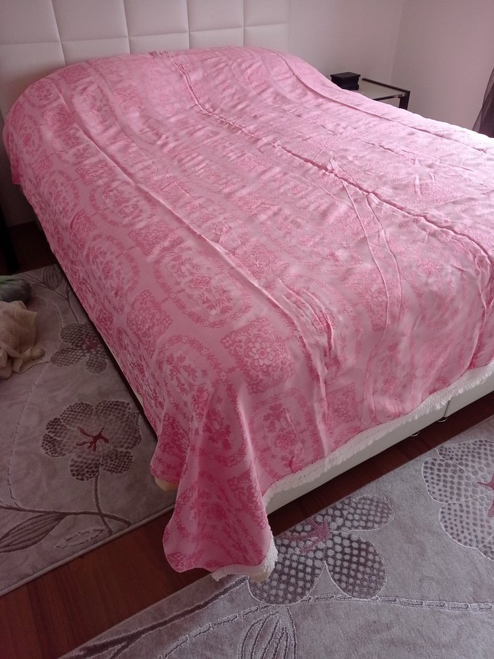 Pembe Batik Desenli Yatak Örtüsü - Görsel 3