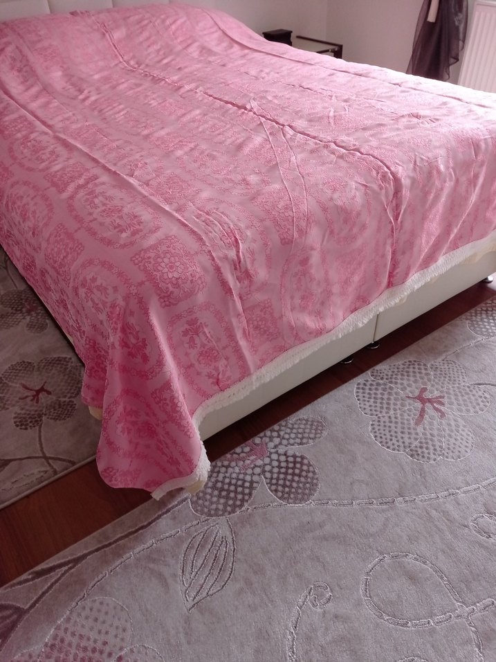 Pembe Batik Desenli Yatak Örtüsü - Görsel 2