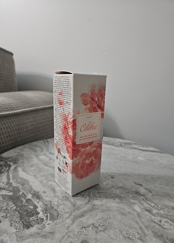 Avon Celebre Kadın Parfümü - Görsel 2
