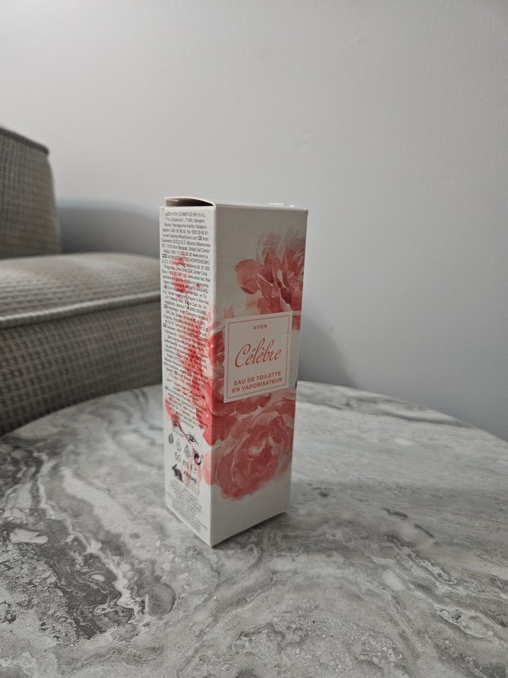 Avon Celebre Kadın Parfümü - Görsel 2