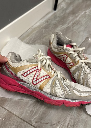 New Balance Beyaz Gri Kadın Spor Ayakkabı Velcro