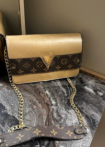 Zincir Detaylı Altın Rengi Deri Kadın Çanta - Görsel 11