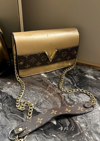 Zincir Detaylı Altın Rengi Deri Kadın Çanta - Görsel 3