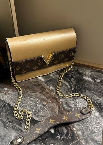 Zincir Detaylı Altın Rengi Deri Kadın Çanta - Görsel 4