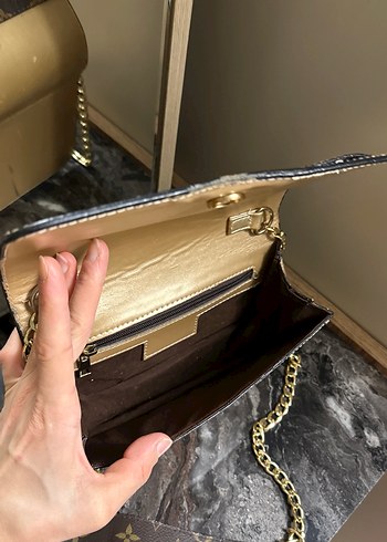 Zincir Detaylı Altın Rengi Deri Kadın Çanta - Görsel 8