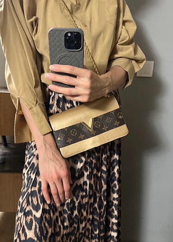 Zincir Detaylı Altın Rengi Deri Kadın Çanta - Görsel 12