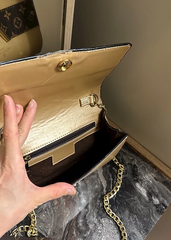 Zincir Detaylı Altın Rengi Deri Kadın Çanta - Görsel 5