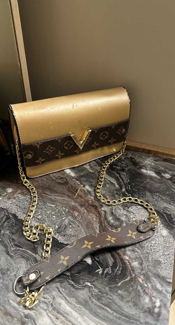 Zincir Detaylı Altın Rengi Deri Kadın Çanta - Görsel 4