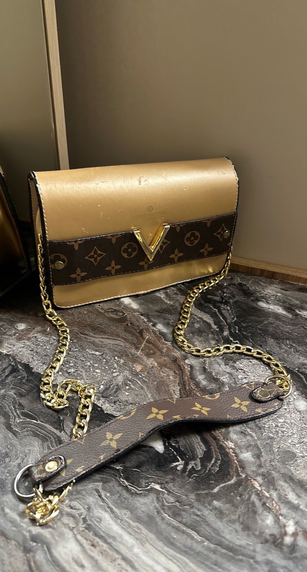 Zincir Detaylı Altın Rengi Deri Kadın Çanta - Görsel 2