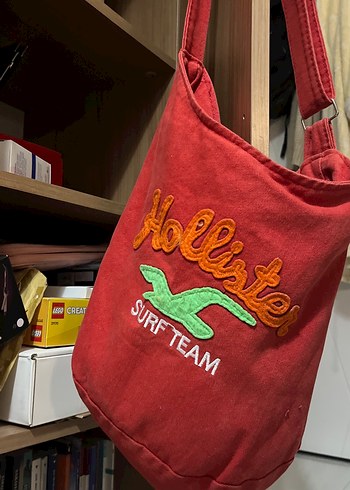Hollister Renkli Baskili Kirmizi Kadin Omuz Cantasi