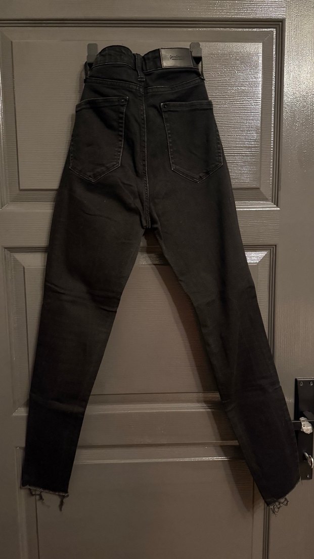 Siyah Yırtık Detaylı Dar Kesim Kadın Kot Pantolon - Görsel 2