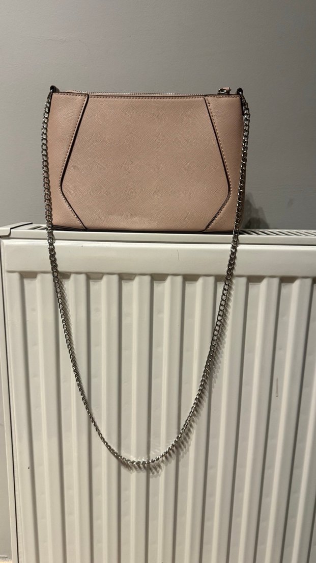 Bej Deri Zincir Detaylı Minimalist Çanta - Görsel 2
