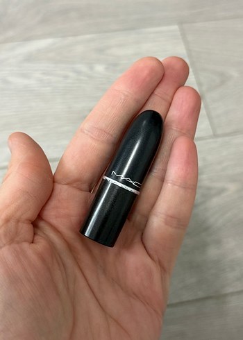 MAC Parlak Kırmızı Ruj - Görsel 2