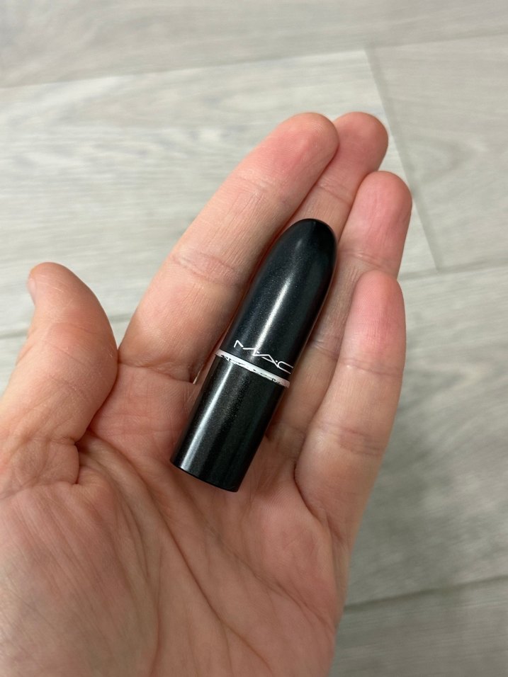 MAC Parlak Kırmızı Ruj - Görsel 2