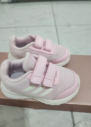 22 Beden pembe Renk Adidas Spor Ayakkabı 