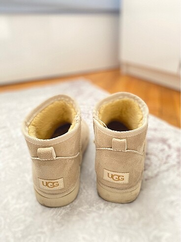 Ugg UGG BOT