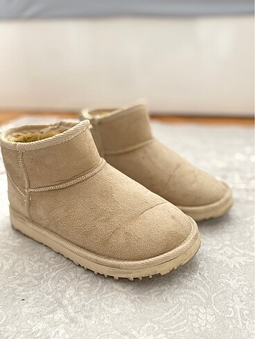 UGG BOT