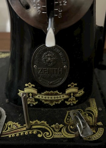 Antica Murrina Parlak Siyah Zenith Dikiş Makinesi | Gardrops